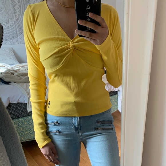 🛍3/$25
Hollister Wrap Top - Picture 1 of 7